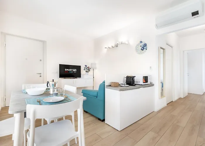 Hostdomus-la Casa Degli Artisti-michelangelo-giotto-raffaello Marina dʼAndora